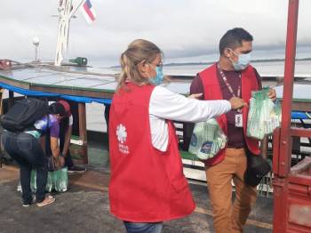 Cáritas Brasileira inicia entrega de kits de higiene e prevenção à Covid-19 para povos amazônidas.